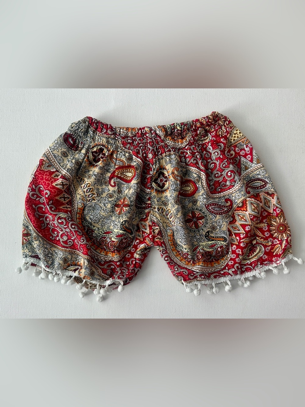 Girl’s casual bohemian-style short whit Pom-Trim along the hem.  Size 4T.
